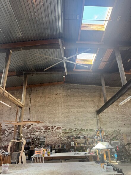 More Photos Of 503 N Broad St, Bainbridge Light Manufacturing For Lease