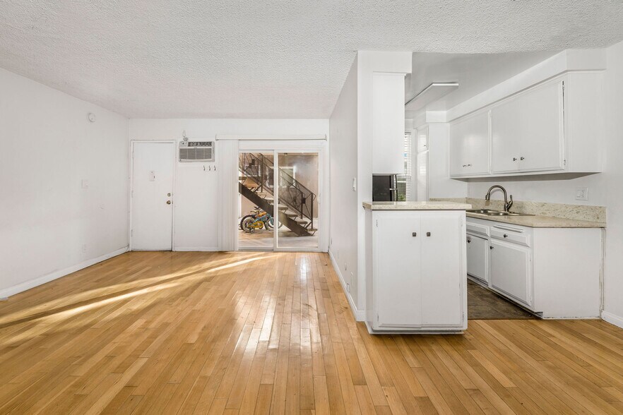 More Photos Of 423 N Harvard Blvd, Los Angeles Apartments For Sale