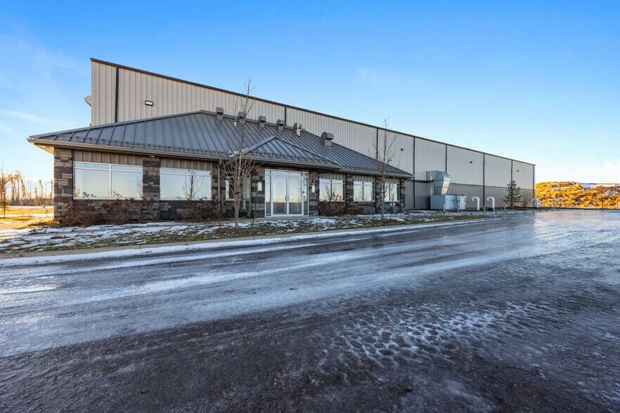 More Photos Of 340 Robertson Rd, Fort McMurray Warehouse For Sale