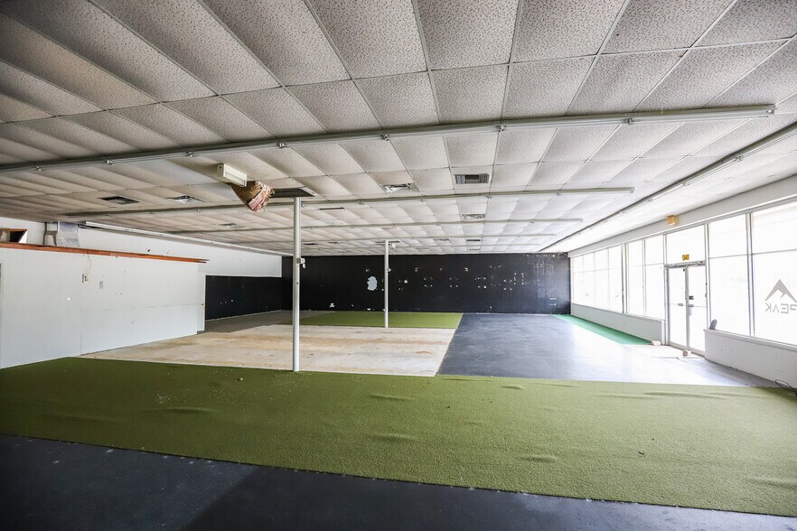 More Photos Of 1947 N Main St, Gainesville Freestanding For Sale