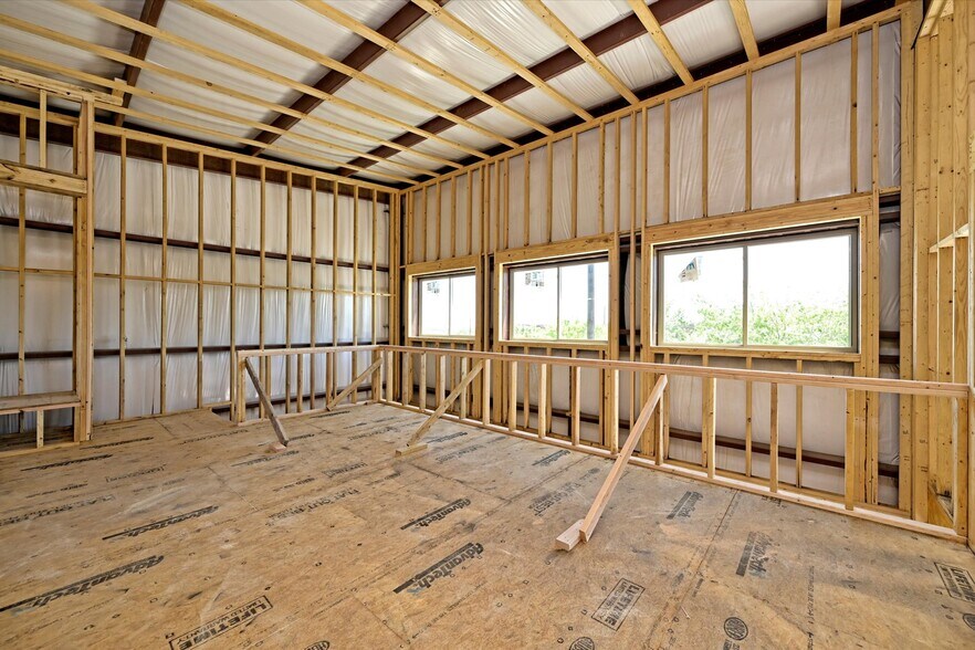 More Photos Of 10020 Darden Hill Rd, Austin Light Distribution For Lease