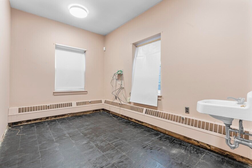 More Photos Of 19 Goodwill Ave, Meriden Specialty For Sale