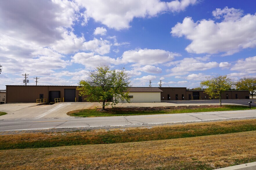 More Photos Of 4101 Merchant Rd, Fort Wayne Light Manufacturing For Lease