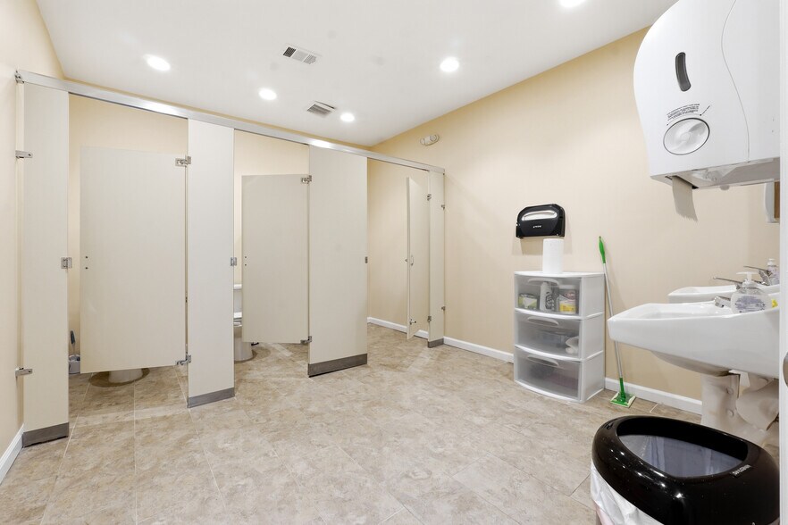 More Photos Of 415-421 W Pike St, Lawrenceville Office For Sale