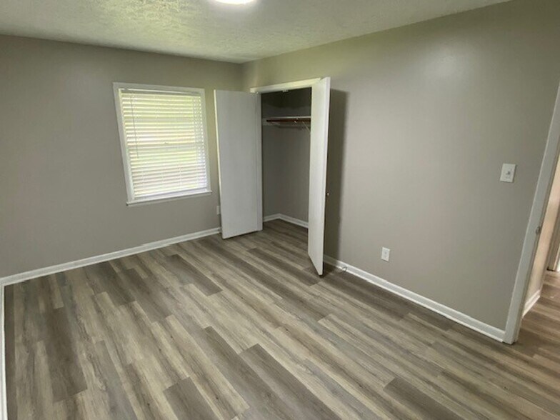 More Photos Of 1133-1144 Berkshire Rd, Fayetteville Apartments For Sale