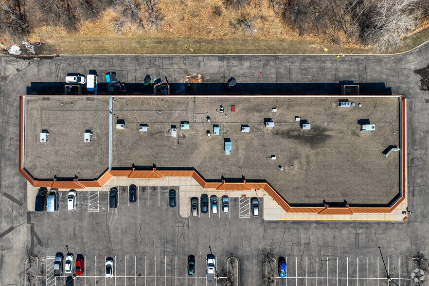 More Photos Of 2231 E 11th Ave, North Saint Paul Storefront Retail Office For Sale