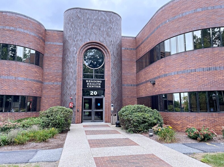 More Photos Of 20 Pondmeadow Dr, Reading Medical For Sale