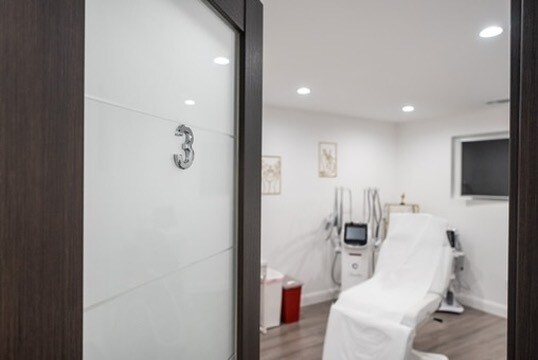 More Photos Of 2020 N Glenoaks Blvd, Burbank Medical For Lease