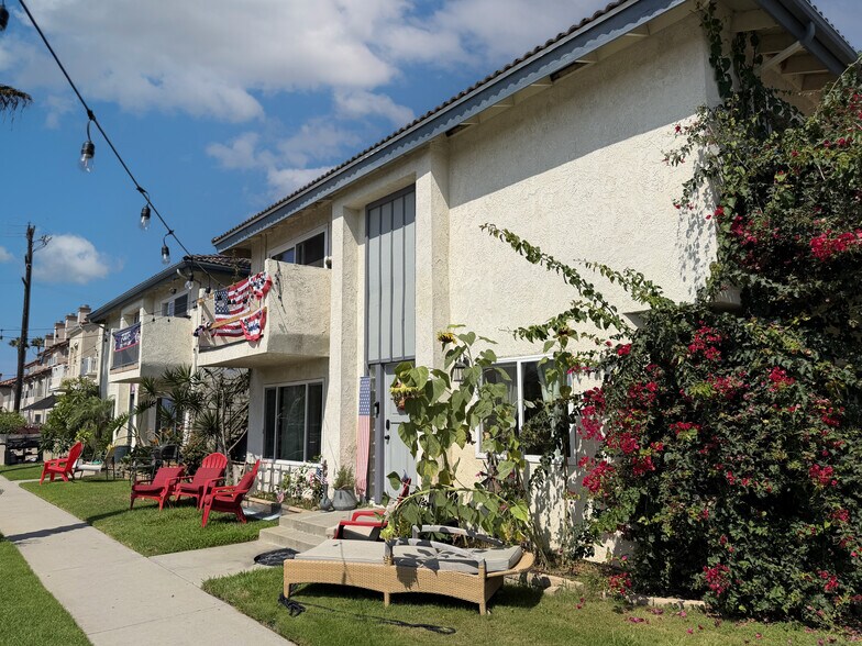 More Photos Of 119 14th St, Huntington Beach Multifamily For Sale