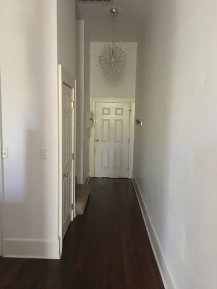 More Photos Of 128-130 N Ashley St, Valdosta General Retail For Sale