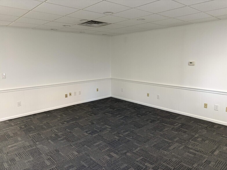 More Photos Of 326 N Wayne St, Piqua Office For Sale