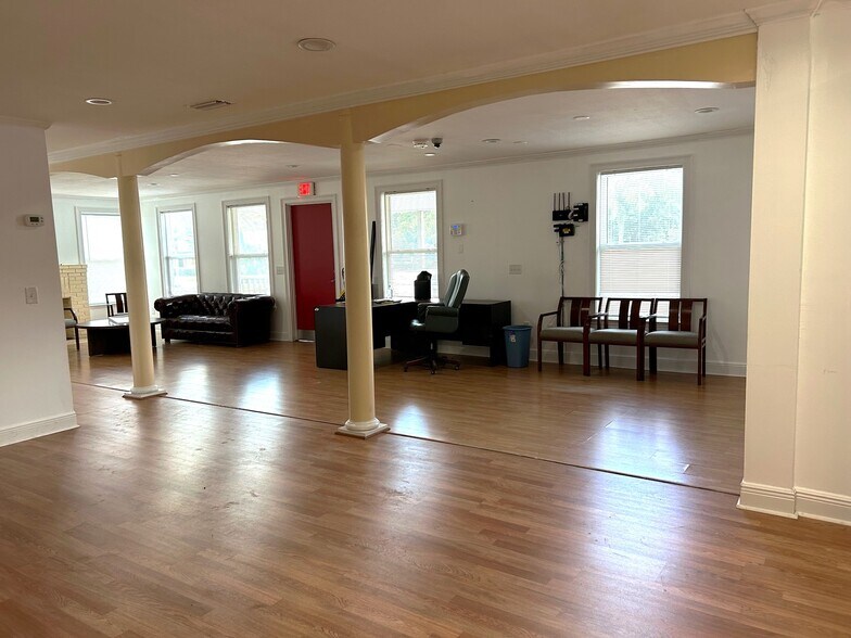 More Photos Of 830 W Duval St, Lake City Office For Lease