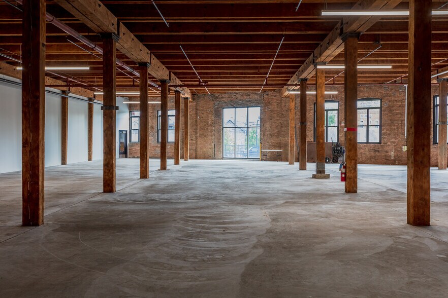 More Photos Of 2100 S Morgan St, Chicago Office For Lease