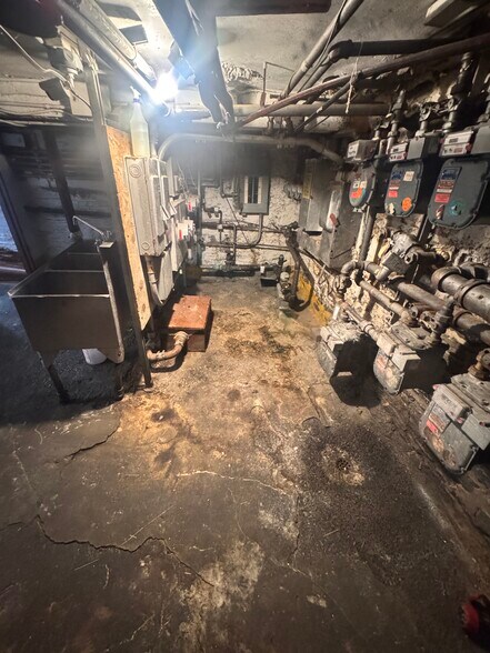 More Photos Of 650 Tenth Ave, New York Apartments For Lease