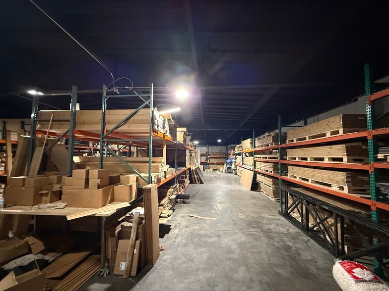 More Photos Of 19316-19320 Londelius St, Northridge Warehouse For Lease