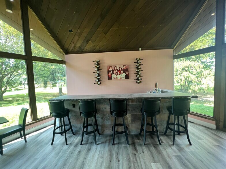 More Photos Of 10804 Wilkshire Blvd, Bolivar Office For Sale