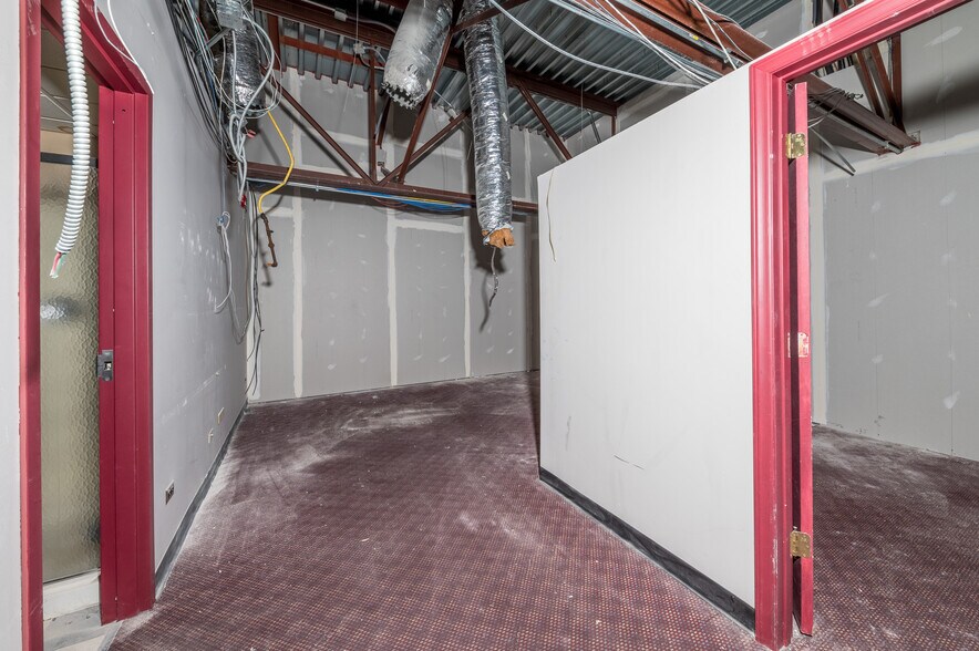 More Photos Of 50 Middletown Loop, White Hall Storefront Retail Office For Lease