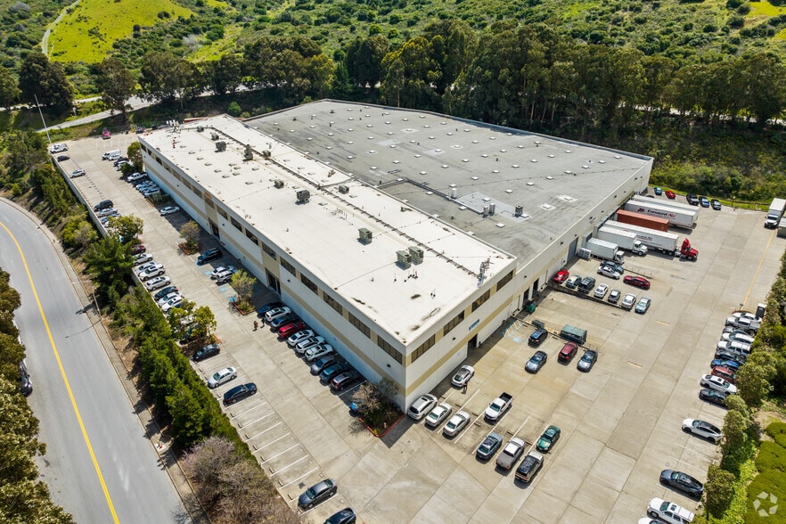 More Photos Of 99 S Hill Dr, Brisbane Warehouse For Lease