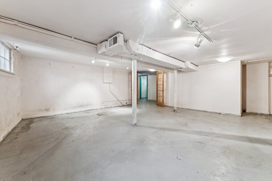 More Photos Of 12610 Larchmere Blvd, Cleveland General Retail For Sale