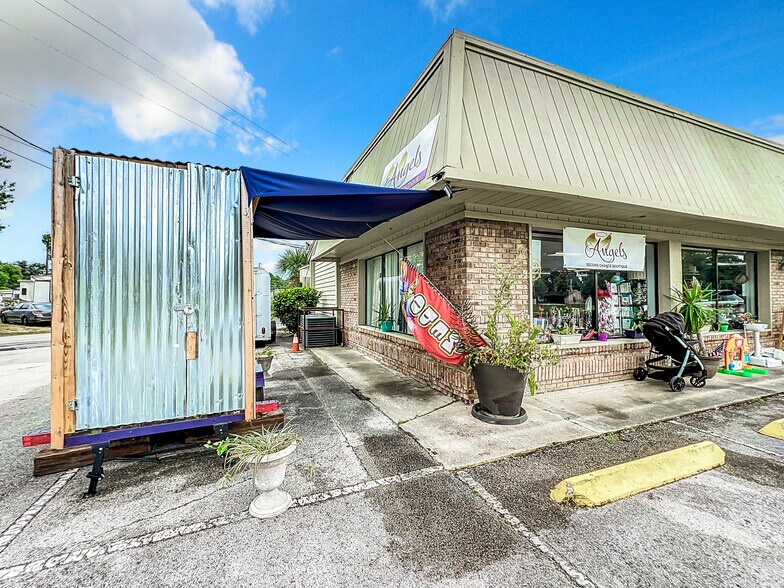 More Photos Of 2553-2565 Park Dr, Sanford Freestanding For Sale