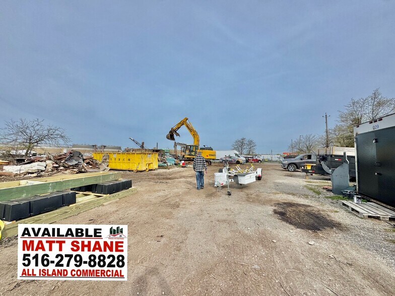 More Photos Of 25 Lacon Ct, Brooklyn Marina For Sale