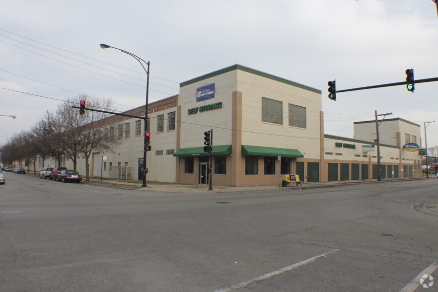More Photos Of 2051 N Austin Ave, Chicago Self Storage For Lease