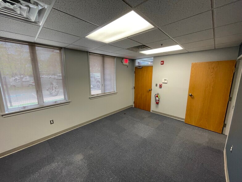 More Photos Of 100 Conifer Hill Dr, Danvers Office For Lease
