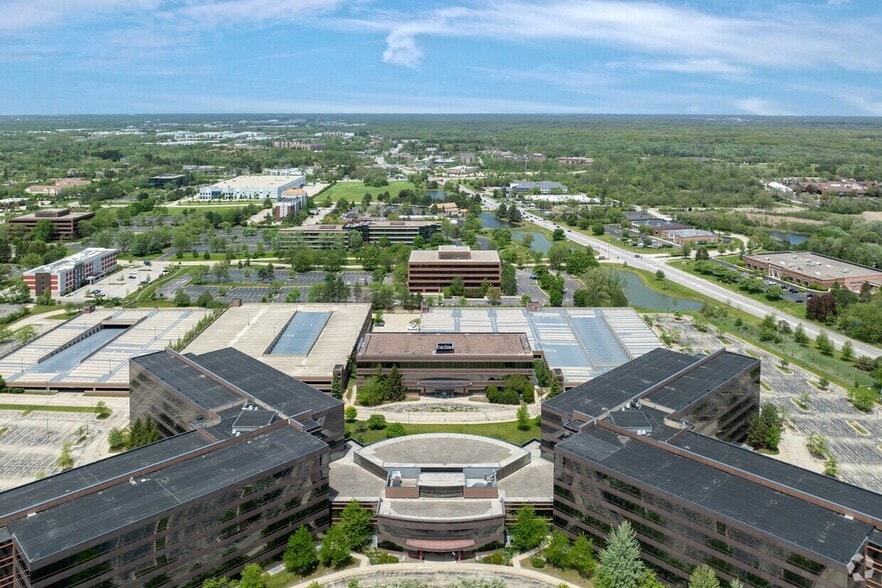 More Photos Of 4 Overlook Pt, Lincolnshire Office For Lease