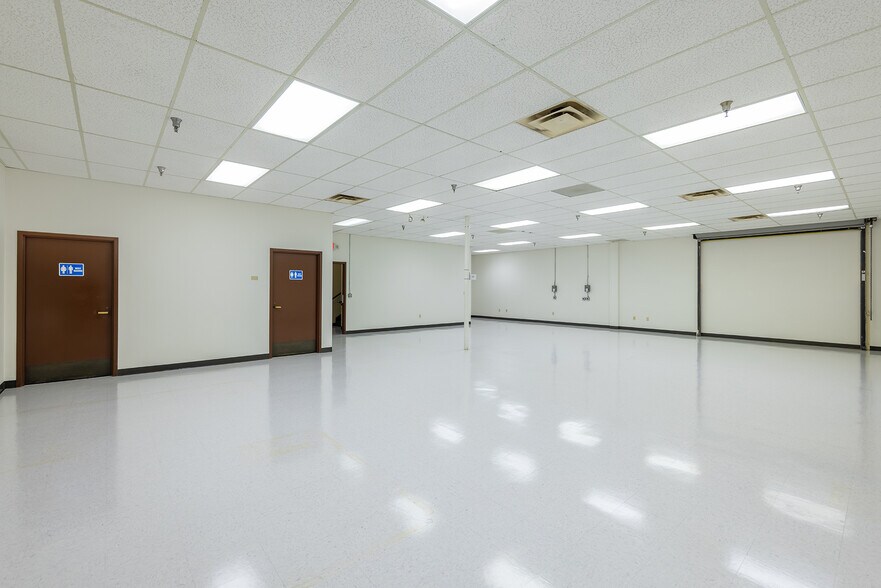 More Photos Of 2223 Eastman Ave, Ventura Manufacturing For Lease