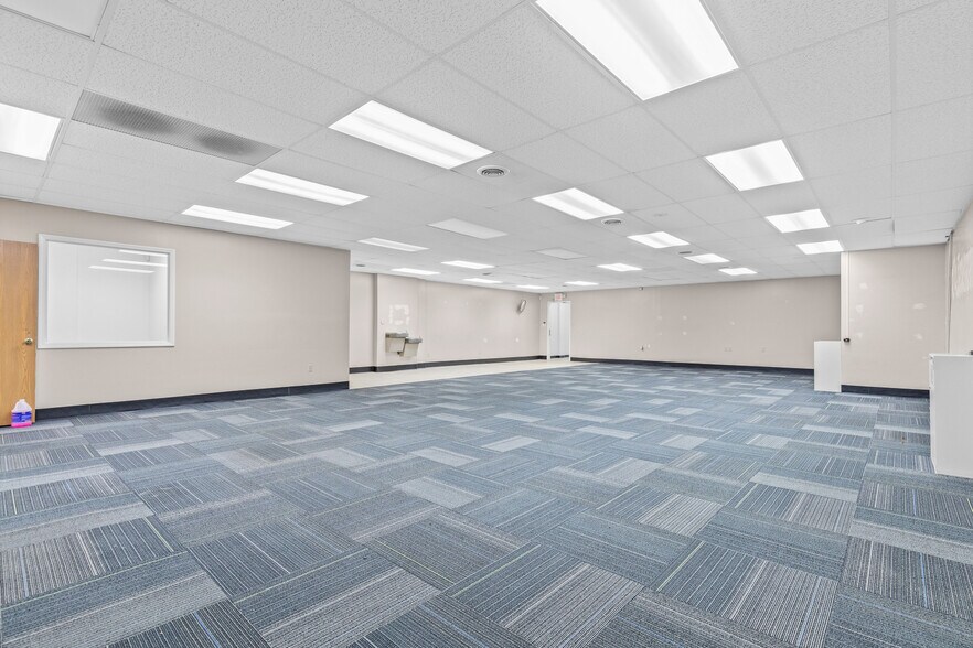 More Photos Of 4626 S Kingshighway Blvd, Saint Louis General Retail For Lease