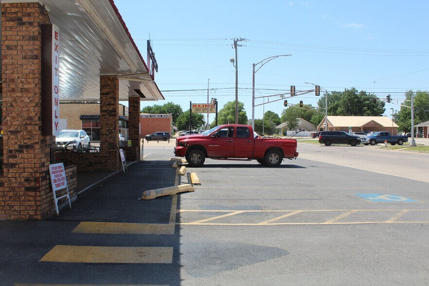 More Photos Of 1223 Main St, Woodward Fast Food For Sale