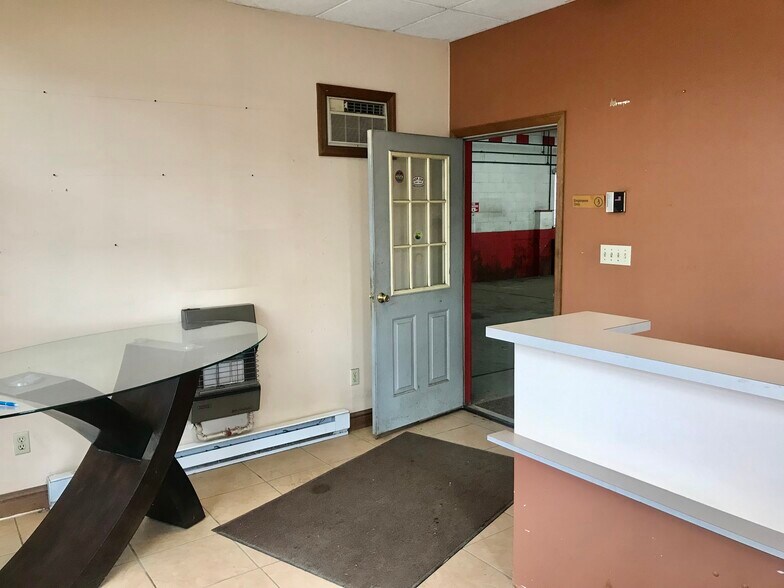 More Photos Of 331 Jones St, Verona Showroom For Sale