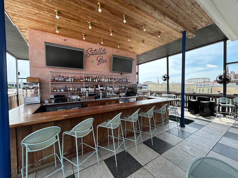 More Photos Of 495 King St, Charleston Storefront For Sale