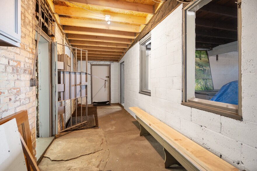 More Photos Of 10118 Eagle St, Dearborn Industrial For Sale