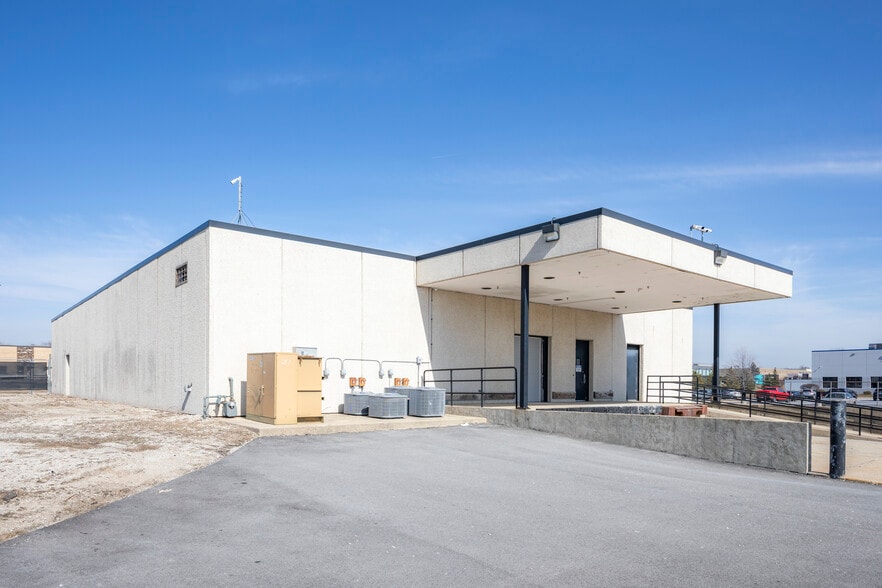 More Photos Of 344 St. Paul Blvd, Carol Stream Warehouse For Sale