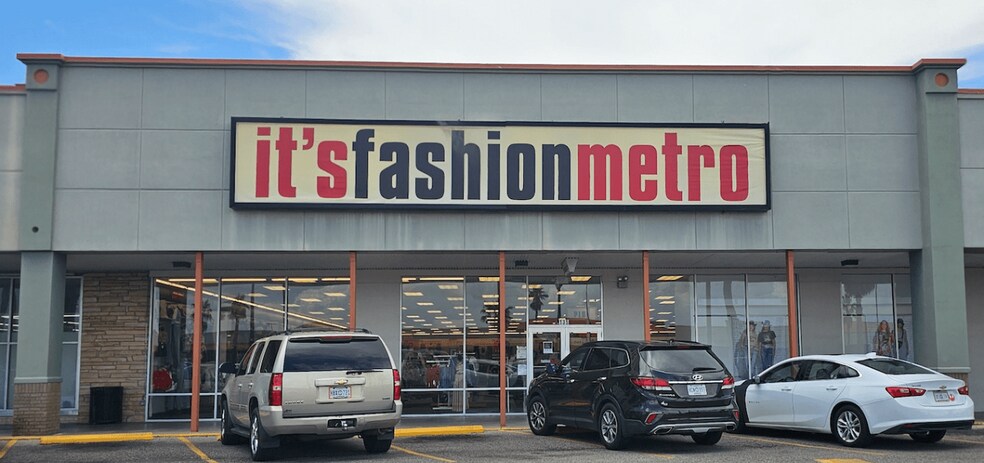 More Photos Of 105 Hardy Court Shopping Ctr, Gulfport Storefront For Sale