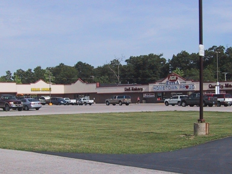 More Photos Of 5916 W State Road 10, Demotte Department Store For Sale