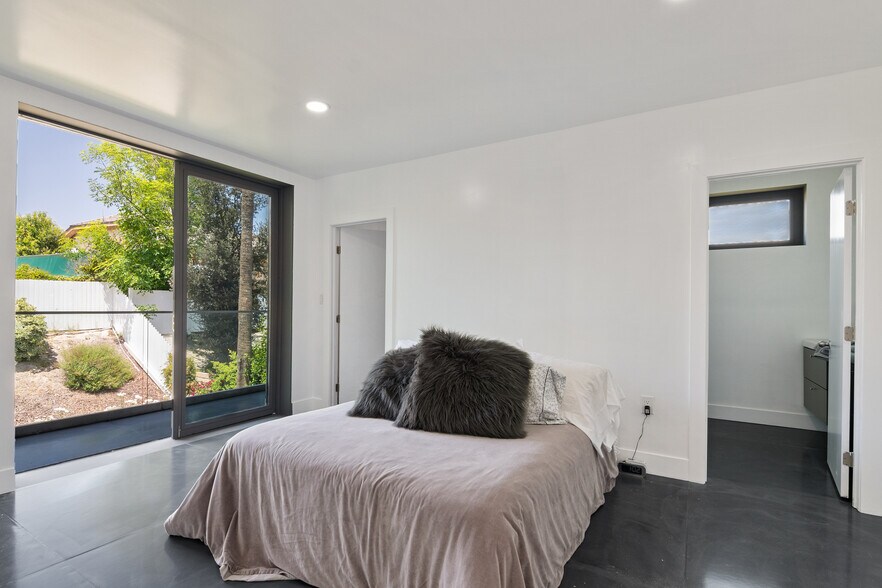 More Photos Of 7501 Linley Ln, Canoga Park Specialty For Sale