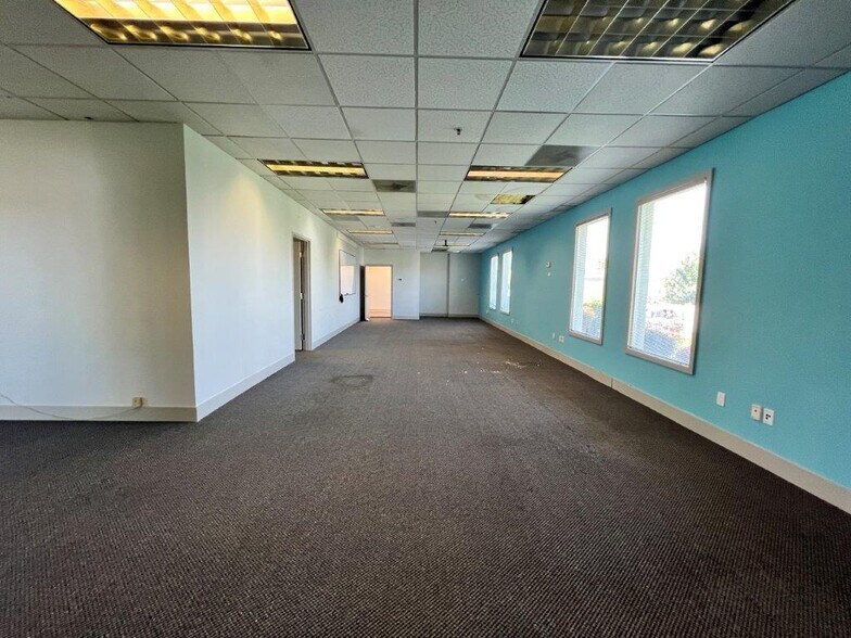 More Photos Of 415 Knollcrest Dr, Redding Office For Sale