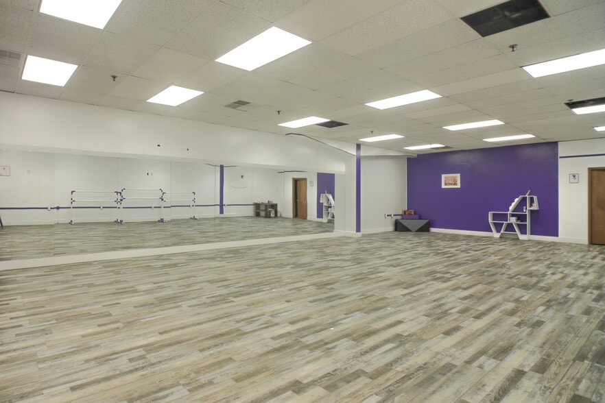 More Photos Of 1510 Stuart Rd, Cleveland Flex For Sale