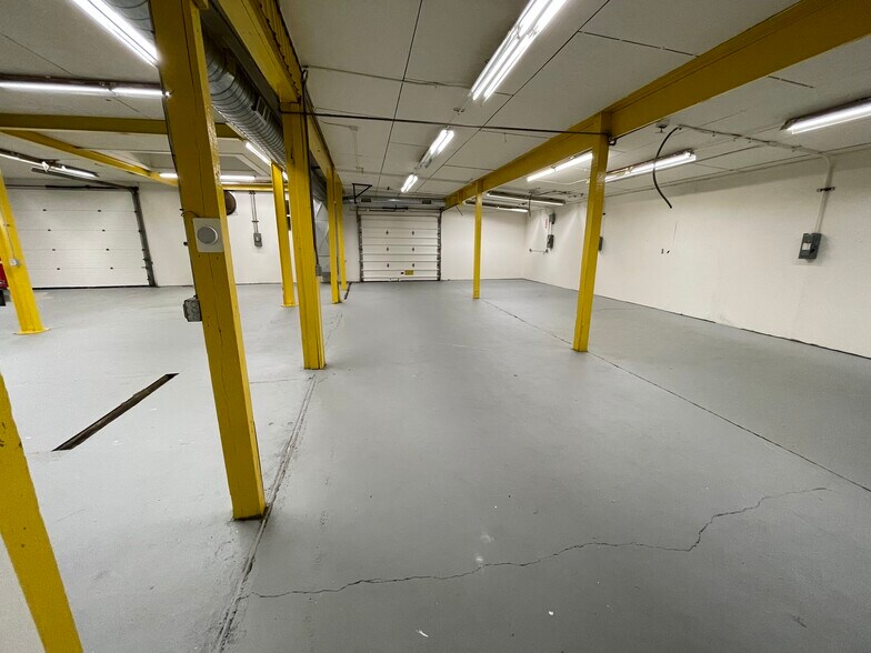 More Photos Of 6190 N Riverview Dr, Kalamazoo Warehouse For Sale