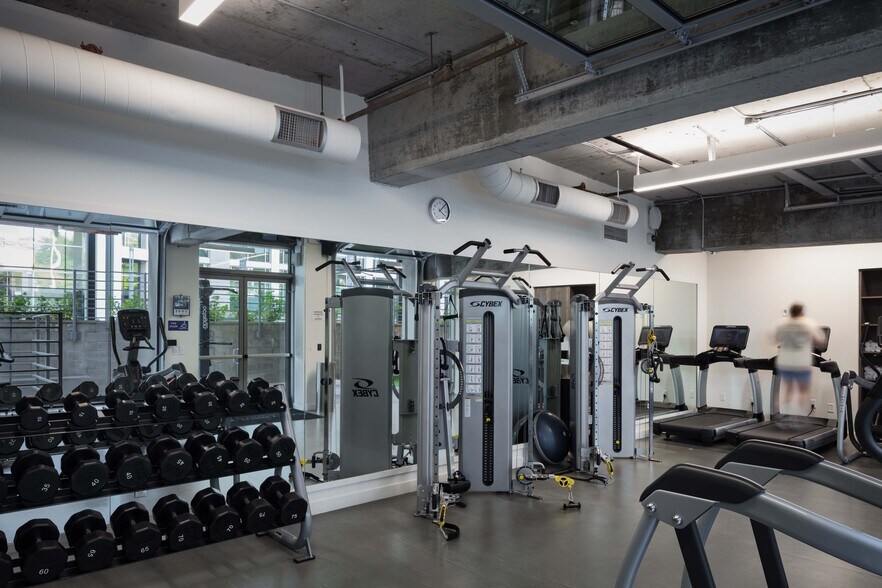 More Photos Of 10945 Vista Sorrento Pky, San Diego Unknown For Lease