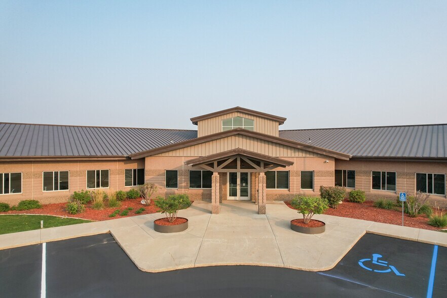 More Photos Of 10315 Camp Dr, Williston Office For Lease