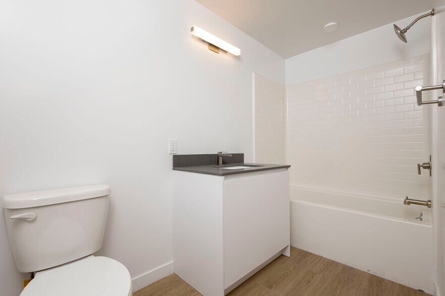 More Photos Of 14629 W Erwin St, Van Nuys Apartments For Sale