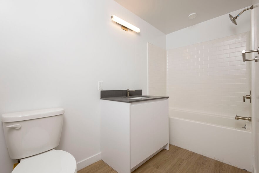 More Photos Of 14629 W Erwin St, Van Nuys Apartments For Sale