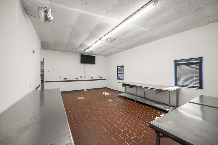 More Photos Of 1212 13th St, Galveston Light Distribution For Lease