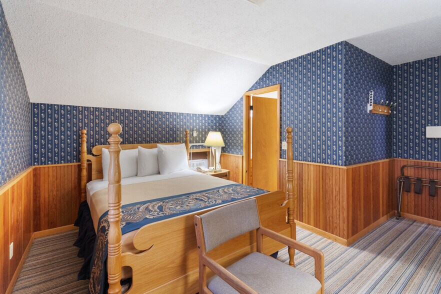 More Photos Of 4712 220th Trl, Amana Hotel For Sale