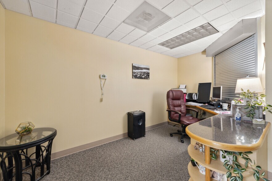 More Photos Of 1963 Thompson Rd, Coos Bay Hospital For Lease