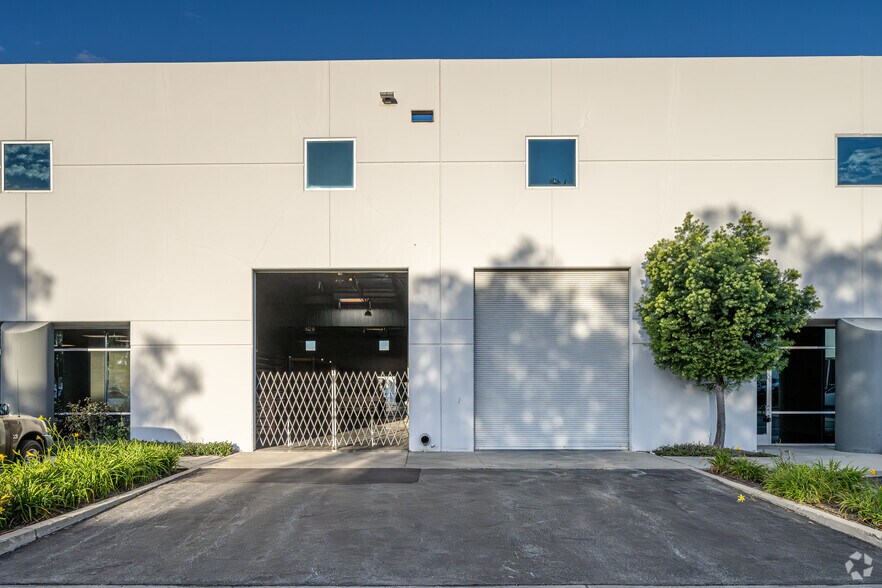 More Photos Of 14101 Rosecrans Ave, La Mirada Warehouse For Lease