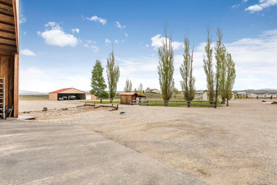 More Photos Of 319 W Magic Rd, West Magic Hospitality For Sale